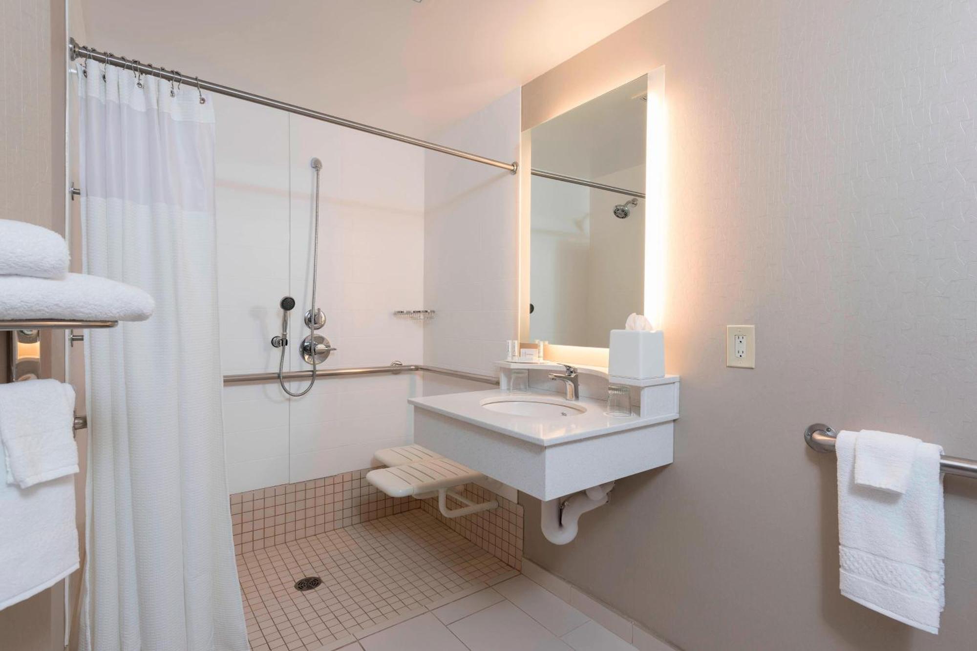 Springhill Suites Grand Rapids North Eksteriør billede