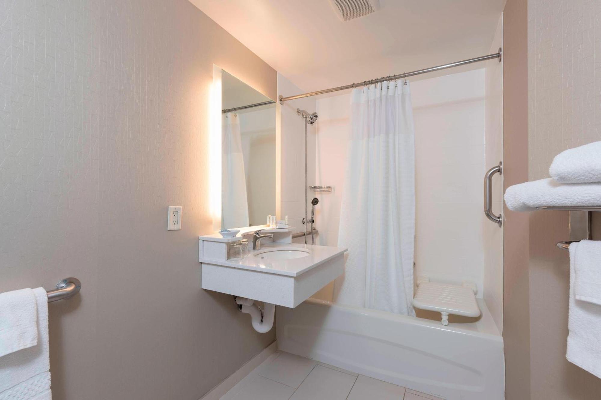 Springhill Suites Grand Rapids North Eksteriør billede